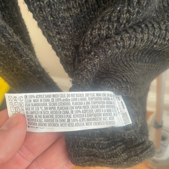 Lightweight Knit Sweater - Small - Picture 4 of 4